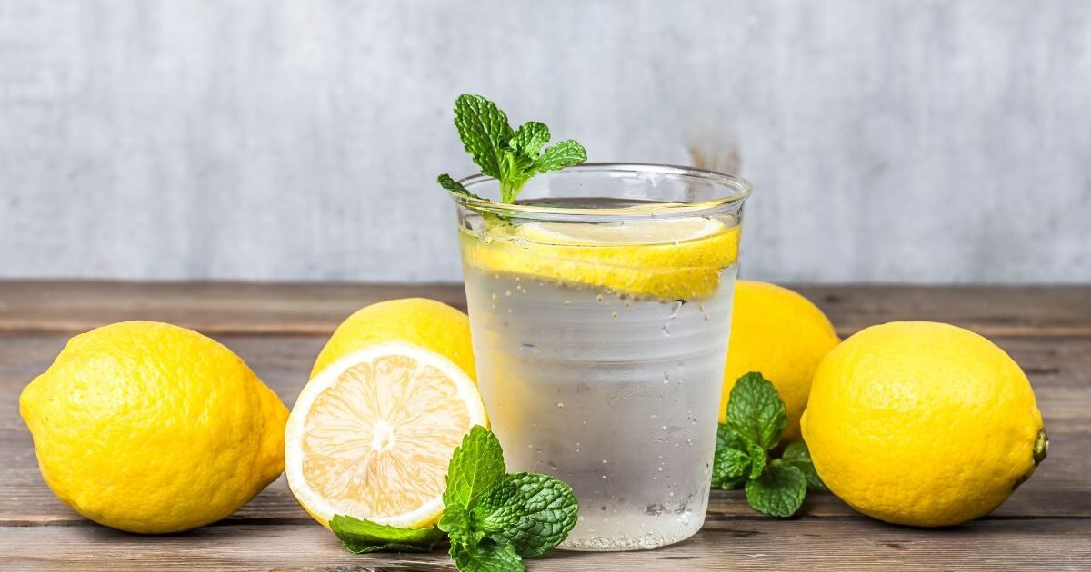 Água com Limão em Jejum Verdades sobre o Hábito Matinal