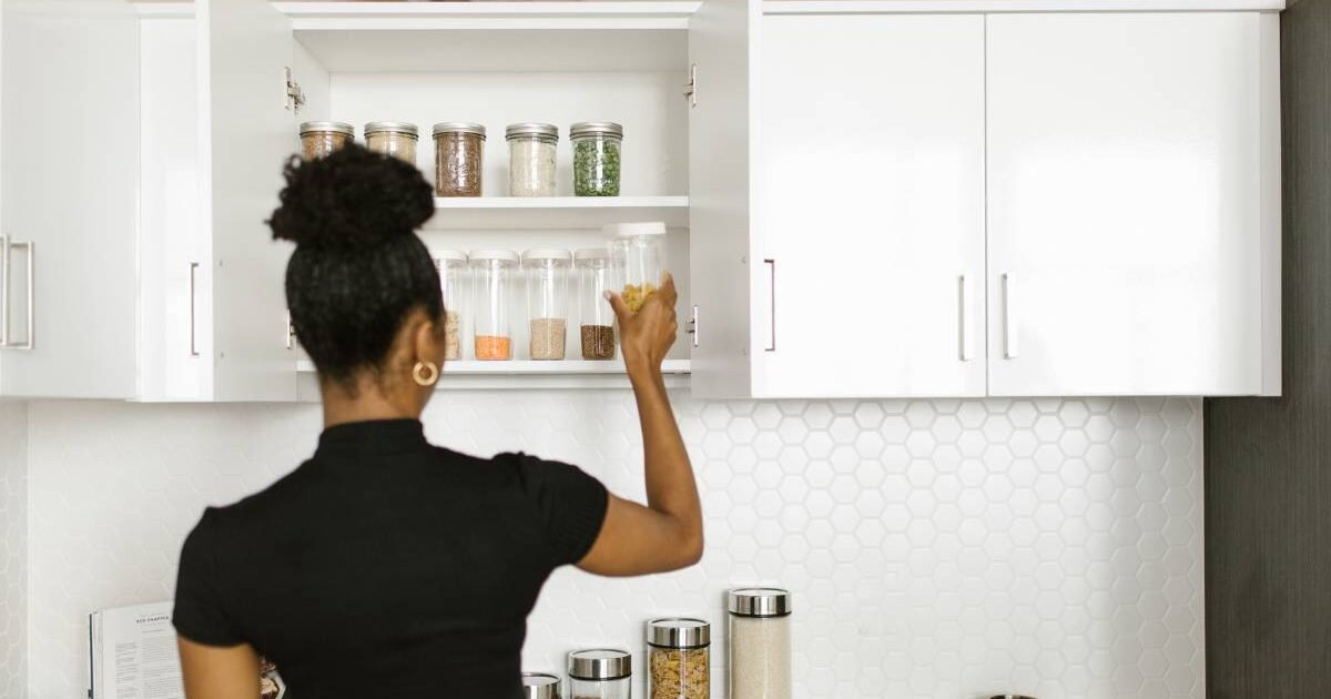 Armário de Cozinha Pequeno e Funcional Modifique Seu Espaço