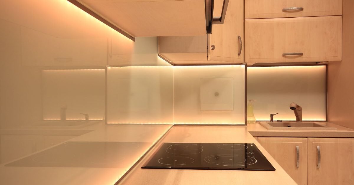 Instalando Fita de LED Embaixo do Armário da Cozinha